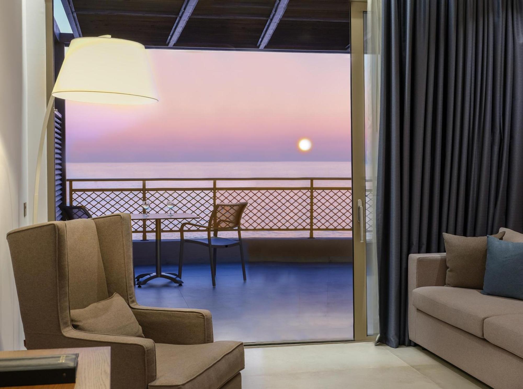 Luxury family room open plan Sea Front view